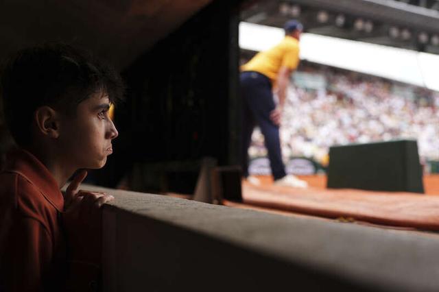 康宁汉姆20+10詹姆斯空砍三双 活塞险胜湖人