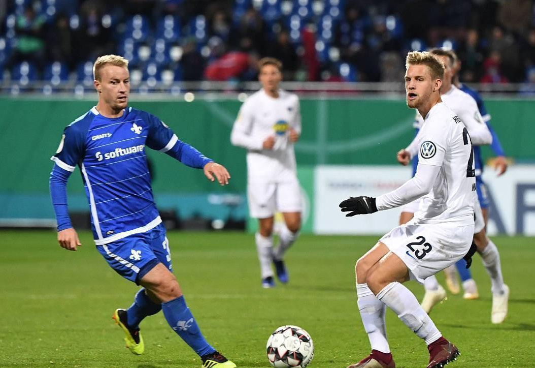 而如今他在 而如今他在